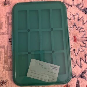 The Pampered Chef Green Snack Bar Mold